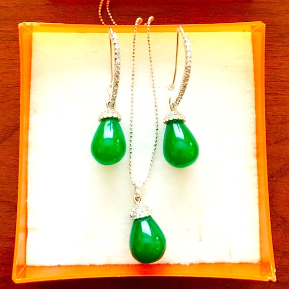 Sterling silver & green gem stone drop-back earrings & pendant necklace 3 pc set - Picture 6 of 7